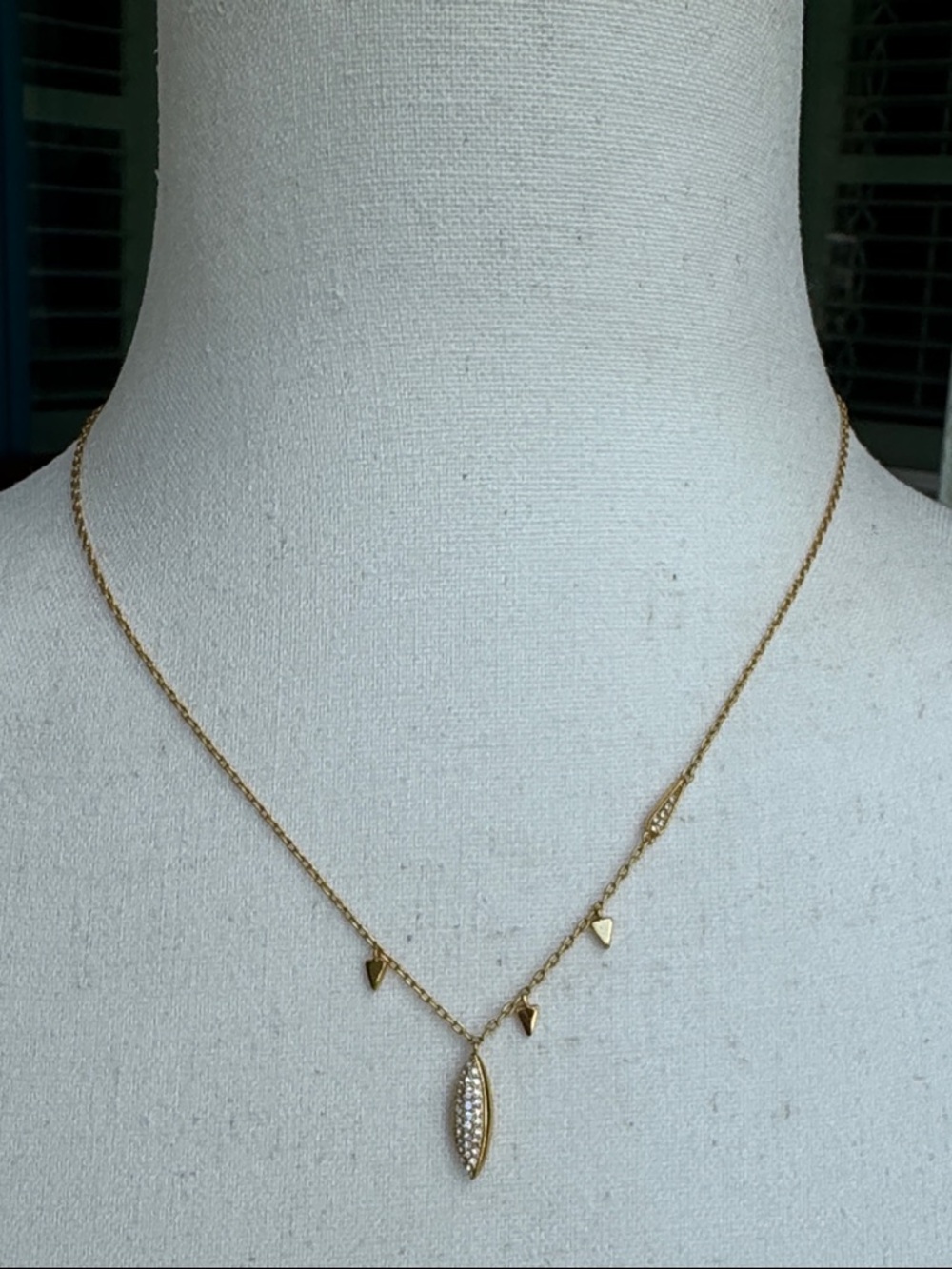 Stella and Dot dainty necklace